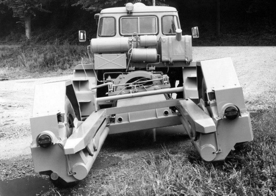  Mercedes-Benz Unimog 406 1963 года  (фото 4 из 9)